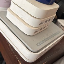 4 Apple TVs
