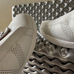 VIONIC men's leather sneakers