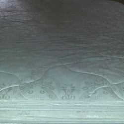queen size  new thick pillow top bed can deliver 