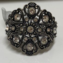 Antique Circle of Hearts w/Rhinestones Snap Bracelet