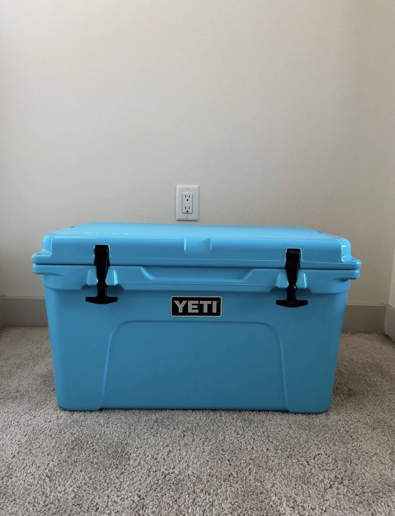 YETI Tundra 45 Cooler - REEF BLUE Limited Edition Color - Rare! for Sale in  Queens, NY - OfferUp