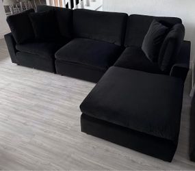 Black Modular Sectional Sofa with Chaise