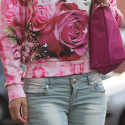 Women'sElegant Letters and Roses Patterns Print Polyester Sweatshirt size s/m