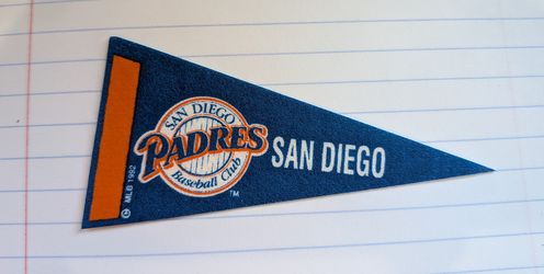 1992 San Diego Padres Major league team felt pennant.