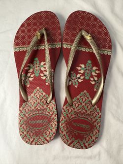 Havaianas Flip Flops Size 7/8 With Elephant Charm