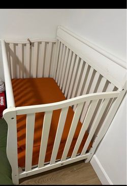 Graco convertible crib with mattress