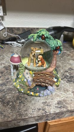 Lady and the Tramp Disney snow globe