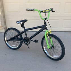 Dynacraft Everest 20-Inch BMX Kids Bike 