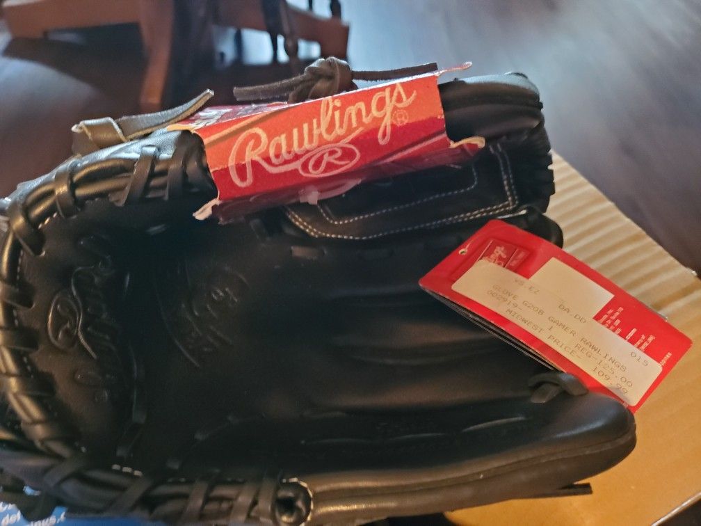 New Rawlings Ball Glove