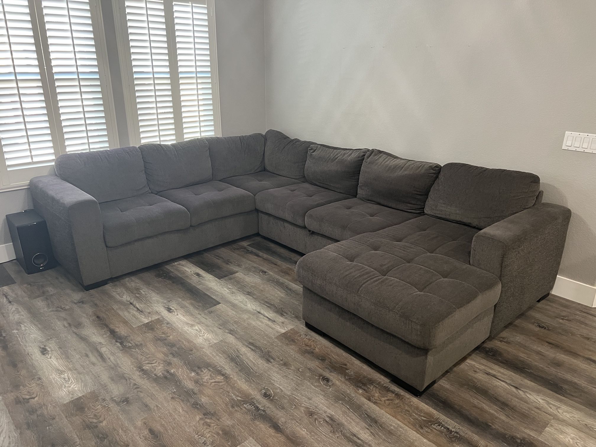 Sectional With chase Lounger With Ottoman