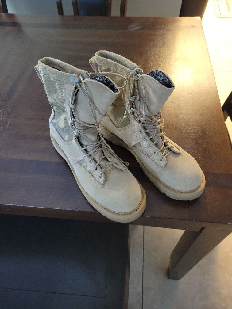 Military Boot, Size 9.5 Brand New, Never Wear. 