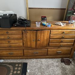 Dresser With Mirror 