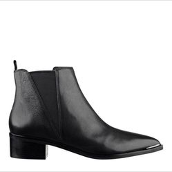 BN Marc Fisher YALE POINTY TOE CHELSEA BOOTIE, Size 5