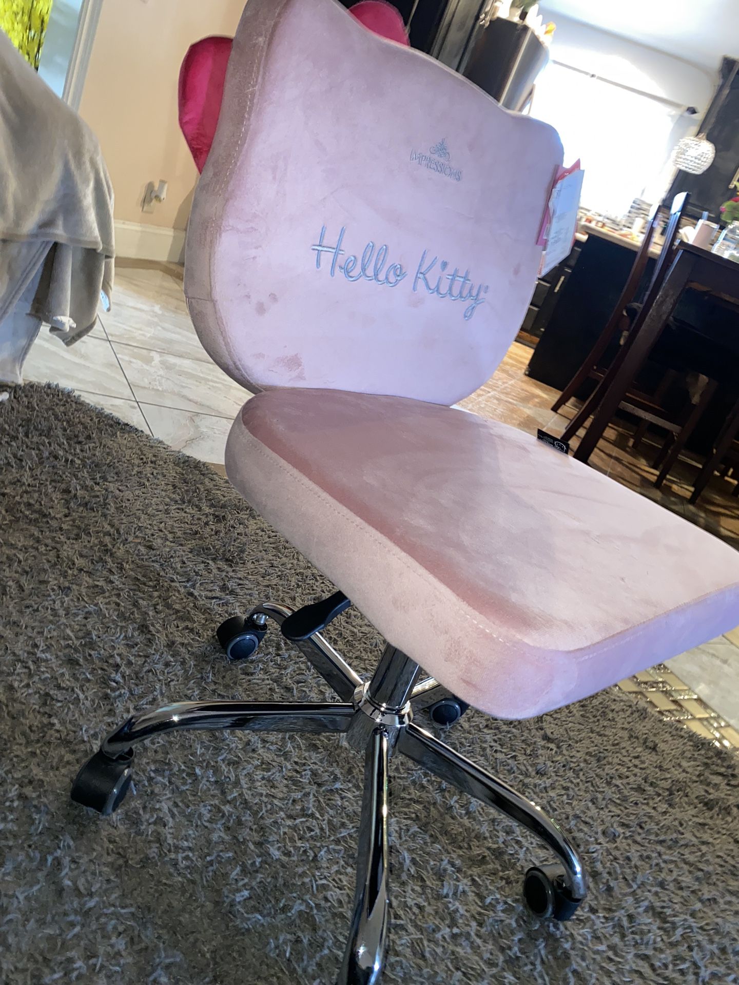 NEW hello Kitty Chair 