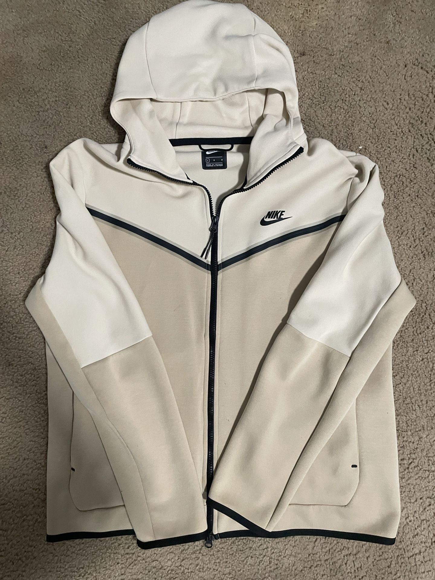 Nike Tech Light Beige Cream Color Way Size L Men’s Full zip