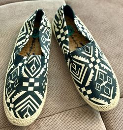  BRAND NEW Seven7 Size 8 Slip On 