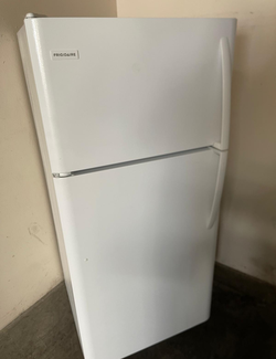 Deal: Frigidaire white fridge (top freezer) — clean, ready to go