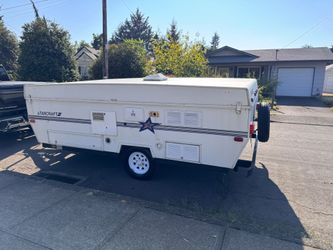 Starcraft Pop-Up Camper Trailer