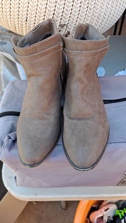 Shoes size 6