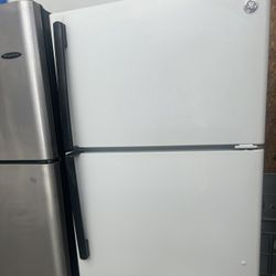 GE Refrigerator (delivery+install Available) Height 67 X Width 28