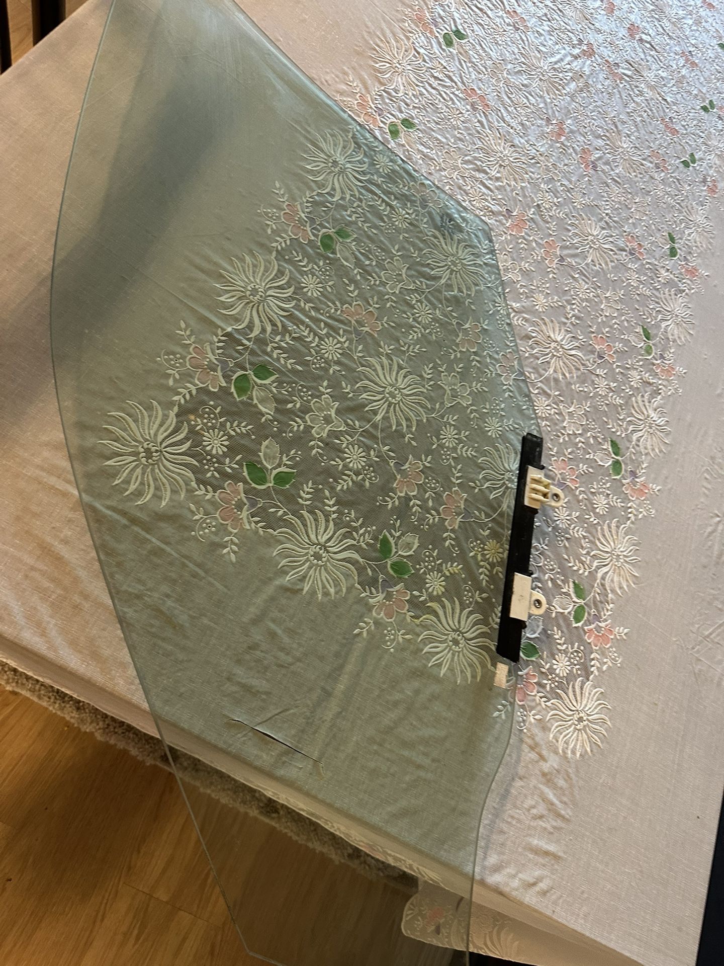 Car Window Glass ( Nissa Sentra )