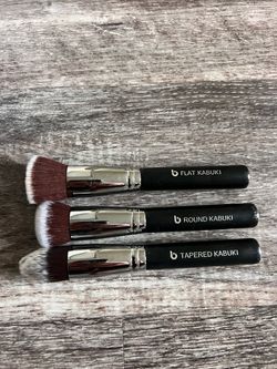 Beauty Junkees Kabuki makeup  brushes