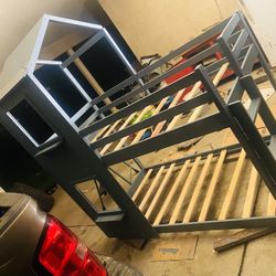 wooden bunk bed for kids no mattress freshly painted  Litera de madera para niños no colchones