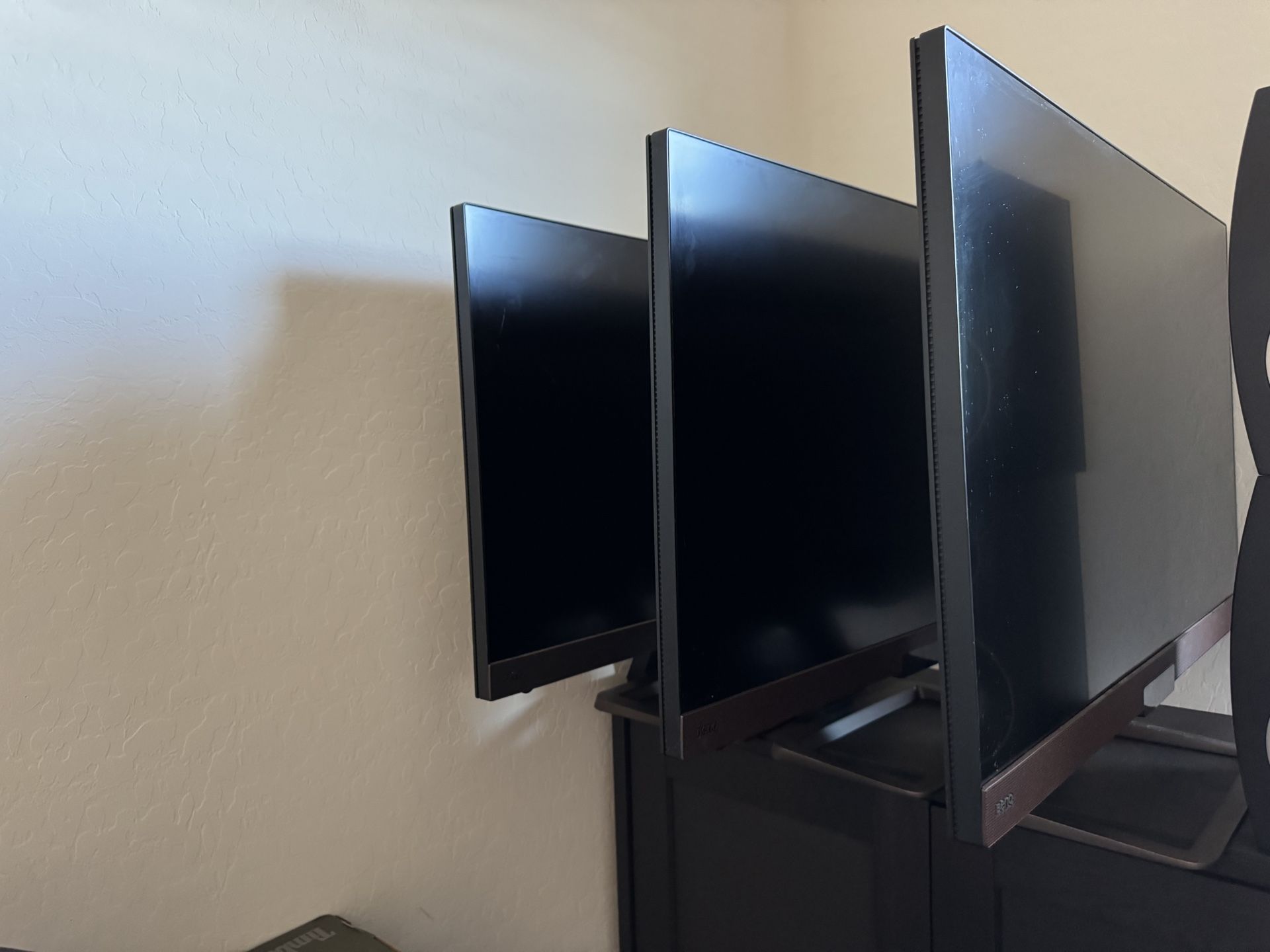 3 Ben Q 4k Monitors 32”