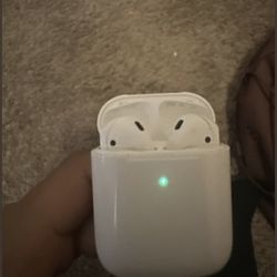 Air Pod 2nd Generation w/ Lighting Charging Case