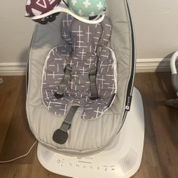 4 Moms mamma Roo Brand New 