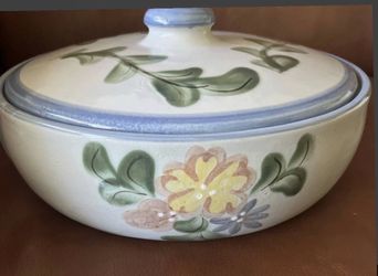 LOUISVILLE Stoneware Kentucky USA 11" 3.5qt  Hand-Painted Ceramic Covered Casserole Dish