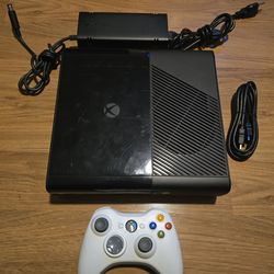 Xbox 360 E 4GB