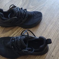 BOYS NIKE AIR ATHLETIC RUNNING SHOES NC SIZE 3Y