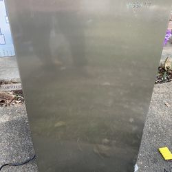 Vissani 3.2 cu. ft. Mini Refrigerator in Stainless Steel, ENERGY STAR like new