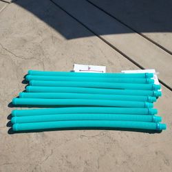 Pool supplies hoses for pool cleaner.