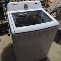 Watch  SAMSUNG.    Used.        IN RALEIGH    NC.   2701