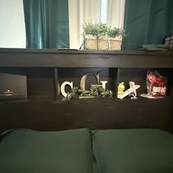 Ashley Furniture - Bedroom Set. 