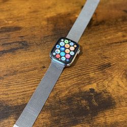 Apple Watch Series 8 45MM (GPS + Cellular) - Silver Stainless Steel