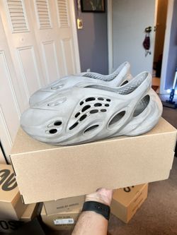 Yeezy Foam RNNR Stone Sage Size 10
