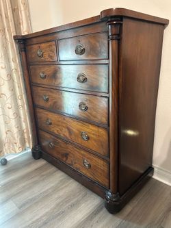 Antique Solid Wood 6-Drawer Dresser – Sturdy, Classic Design