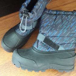 Snow Boots Big Boys Size 4 (Waterproof)