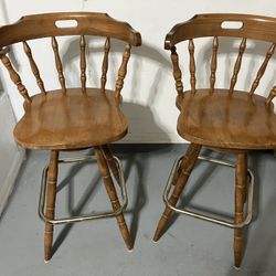 Colonial Wooden Barstool Set