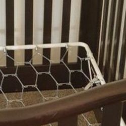 Crib And Twin Bed Combo Convertable with Conversion Kit!