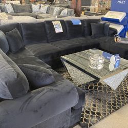 $2499 Black 3pcs Sectional 🖤
