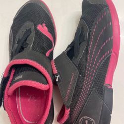 Girls Sneakers Puma, Size 1 Like new