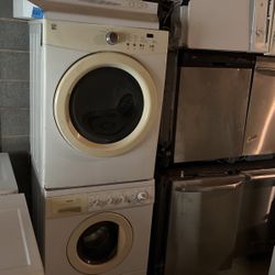Stackable Electric 220 Washer And Dryer One Yr Warranty
