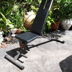 FITNESS  REALITY ADJUSTABLE BENCH :  INCLINE, DECLINE, FLAT, FOLDS COMPLETELY FLAT SPACE SAVER (LONGER THEN A REGULAR BENCH)
