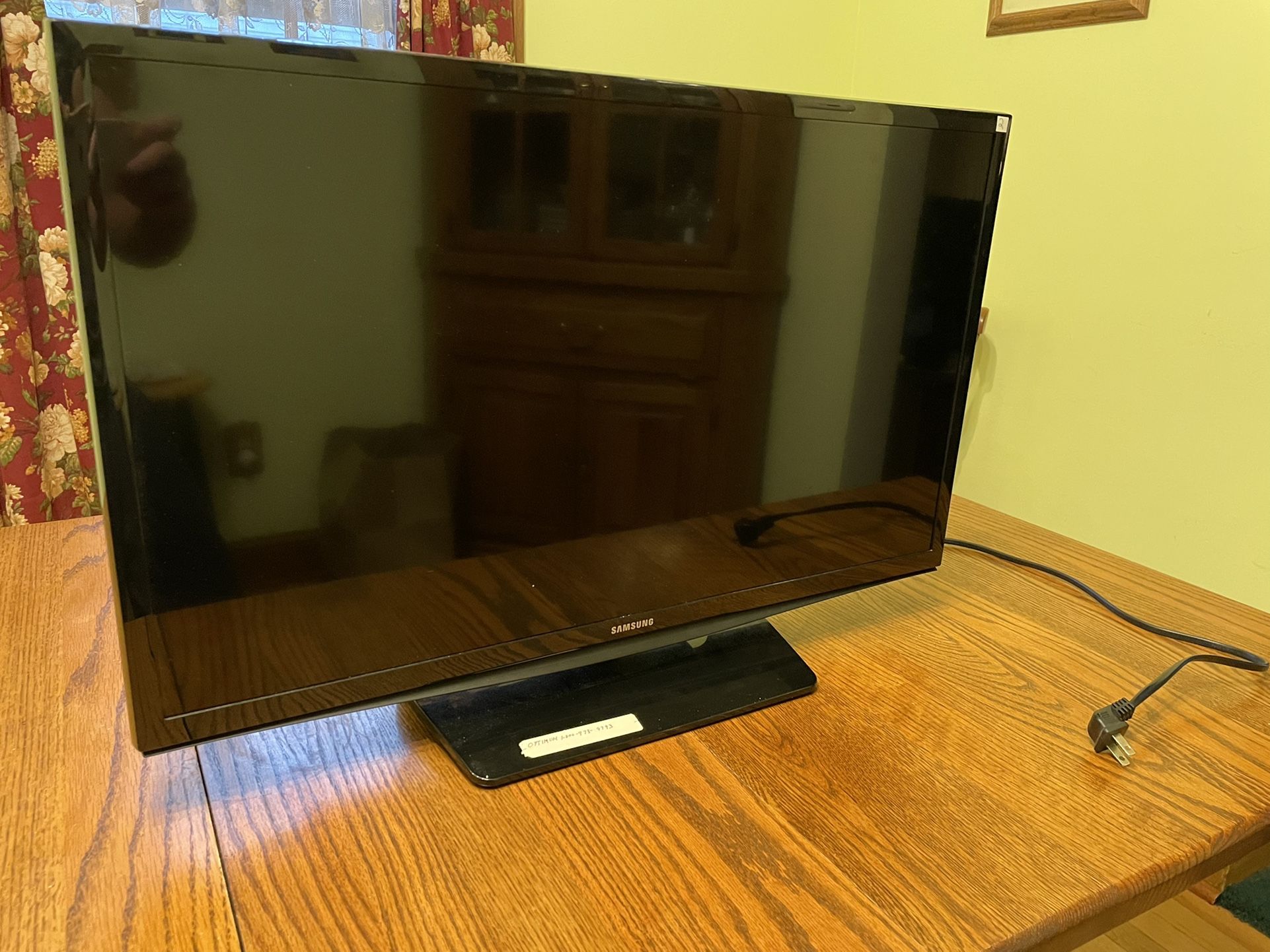 Samsung 28 in. LED TV