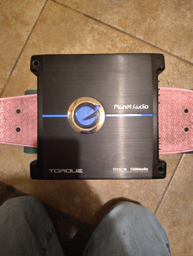 Car Power Amplifier 1500watts Like New