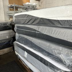 King Size Memory Foam Mattress 12” Thick.     All Sizes Available.     Delivery Available 